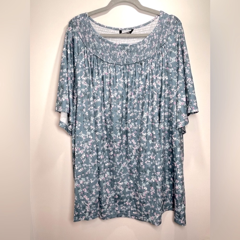 NWT BloomChic Women's Plus Size Short Sleeve
Blue Floral Lace Top Size 26W‎